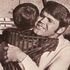 The great rockabilly singer Glen Glenn passed away this week. Here he is  with Don & Phil in Hawaii in July 1958. Glen had his photo taken with most  of the acts