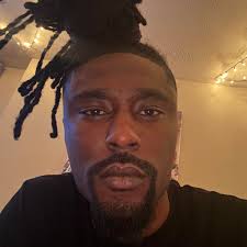 Who sold the game and who carried in a Marvel Rivals match with a specific  team composition?