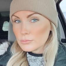 Abby Davis's Instagram, Twitter & Facebook