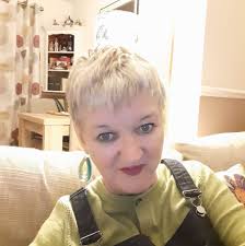 Hi all. We are looking to go somewhere near Ashbourne or Chesterfield  (basically not more than 45 minutes from Burton) for a nice evening stroll  with a good sunset. We can't walk