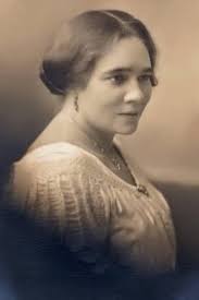 SARAH WINCHESTER. San Jose. Her birth name was Sarah Lockwood Pardee. She  was the fifth of seven children born to Leonard Pardee and Sarah Burns. The  scarce information that survives from the