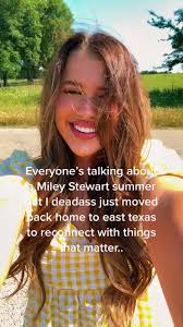 I had to get away from the crazy city life and my singing career where I  had to wear a wig to hide my true identity #mileystewartsummer #texas
