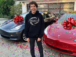In december 2018, dobrik received a diamond play button from youtube in recognition for surpassing 10 million subscribers on his youtube channel. Richest Youtubers In The World Work Money