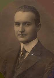 Lester Stilwell's Instagram, Twitter & Facebook