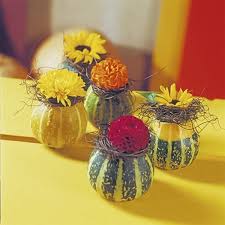 Tischdeko Im Spatsommer Farbenfroh Und Eindrucksvoll Herbstliche Tischdeko Herbstliche Tischdekorationen Herbst Dekor Diy