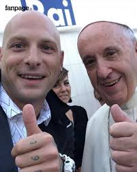 Cercavo questa foto nell'archivio, ci ho messo un po' ma alla fine l'ho  trovata. Circo Massimo 2018 Suonammo per Papa Francesco davanti a più di  centomila persone. Una cosa che mi è