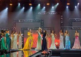 She weighs around 60 kgs (132 pounds). Laura Olascuaga To Represent Colombia At Miss Universe 2020 Beautypageants