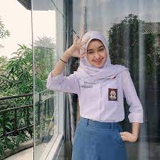 Foto cewek cantik gadis sma pose keren. Love Story Inspirasi Fashion Hijab Casual Hijab Outfit Model Pakaian Remaja