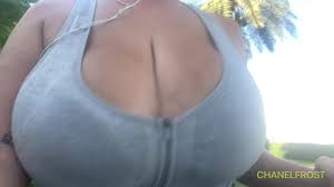BIG BOUNCY BOOBS FLYING EVERYWHERE WHILE ON MY HOT GIRL WALKRUN -  Pornhub.com