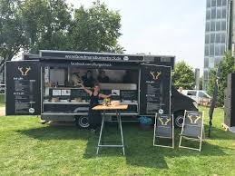 Einer der drei imbisswagen befindet sich auf der nordseite der karte in der nähe des pleasant park. Goodman S Burger Truck Spezialist Fur Bio Beef Burger Fritten