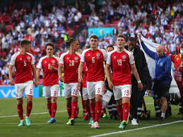 Spieler und fans sind geschockt, das spiel wird unterbrochen. Denmark Vs Finland Live Christian Eriksen Latest News The Independent