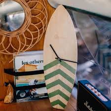 Beautiful made in hawaii artistic surfboards, decorative surfboards, surfboard shelves, surfboard tables. Horloge Surf Kaki Sacres Francais