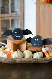 Our halloween craft ideas are easy to create and will delight kids and adults alike during the spookiest holiday season. Diy Bats