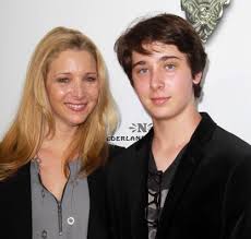 A charming blonde lisa kudrow is known to millions of people across the globe as phoebe buffay from a sitcom friends. Lisa Kudrow S Son Doesn T Care About Phoebe Buffay Shemazing