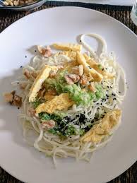 Angel hair pasta is a long, thin noodle with a rounded shape. Amy Hsin Is Wearing A Diy Mask On Twitter Spoon Sauce Over Cooked Noodles I Also Made A Simple Omelette Cut Into Slices Chopped Up Walnuts Could Also Add Chicken Sliced