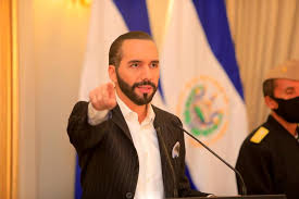 캔자스 주의 작은 동네등 시골 지역의 트럼프 전임 대통령 지지자들에게 파우치 박사는 악당이다. F2jrf8 Hsugapm