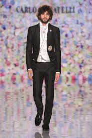 Scopri la selezione di abito uomo armani e lasciati ispirare dalle tendenze più popolari e iconiche della stagione su giglio.com per creare outfit sempre al passo con gli utlimi trend in ogni occasione. Abiti Da Cerimonia Uomo 2018 Da Armani A Zara I Modelli Piu Eleganti Foto Qnm