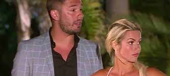 K?vin et carla en couple. Les Marseillais En Asie Carla Et Kevin De Nouveau En Couple Les Internautes Les Lynchent Mce Tv
