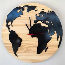 Artwood reproduces reclaimed wood boards, with a striking material impact, in which cement effects blend smoothly with wood grain. Relogio Mapa Mundi Em Madeira Para Parede No Elo7 Irwoodstuff A8067d
