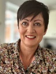 Tracy Gooding's Instagram, Twitter & Facebook