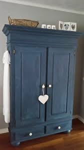 1001 Ideen Um Einen Alten Kleiderschrank Mimille Lamyrtille Neu Zu Gestalten Check More A Holzmobel Neu Streichen Kommode Neu Gestalten Alte Mobel