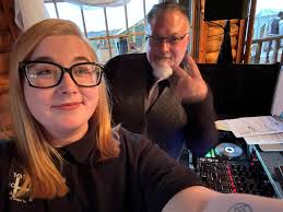 This past weekend, at the beautiful Wickham Park in Manchester, DJ Mike  Moscato and Cathy Petro celebrated the lovely wedding of Elleni and Frank.  The parks vibrant flowers added to the charm