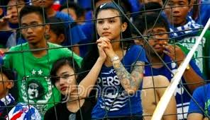 Synopsis after a big match, rangga with several loyal supporters of persija fc attack their long time rival, supporters of persib fc. Persib Vs Persija Di Gbk Viking Dicegah Masuk Jakarta Si Momot