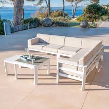 Encore plus agréable qu'un salon classique, il permet de rassembler amis ou famille dans son jardin et de profiter des beaux jours. Salon De Jardin D Angle 6 Places Ostara Blanc Salon De Jardin Table Et Chaise Eminza
