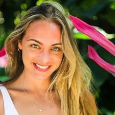 Laura Bronner's Instagram, Twitter & Facebook