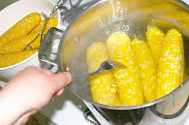 Acum l am fiert 20 de minute din momentul în care începe să clocotească. Cum Se Fierbe Corect Porumbul Toate Gospodinele Fac AceastÄƒ GreÈ™ealÄƒ