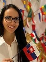 Slovenka z Krupiny kandiduje do amerického Kongresu. Do USA pôvodne prišla  ako au-pairka