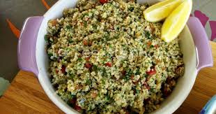 Le Taboule Libanais N Est Pas Fait Avec De La Semoule De Couscous Comme On A Tendance A Le Croire Mais Il Est Fait A Taboule Libanais Taboule Recette Taboule