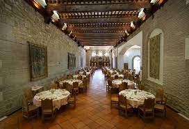 La primera referencia a un monasterio en españa la hace san agustín en 398 en una carta dirigida al abad del monasterio de cabrera.en 410, el monje baquiario utilizó por primera vez la palabra monasterio en un texto escrito en hispania. Hotel Real Monasterio San Zoilo Carrion De Los Condes Palencia Spanien