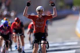 La Néerlandaise Charlotte Kool gagne le GP de l'Escaut après un final marqué par une chute collective