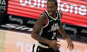 He can catch basketballs like they're baseballs. Clippers Kawhi Leonard Huge Hand Shown Holding Two Water Bottles