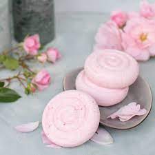 Wer im internet nach rezepten für shampoo sucht, bekommt meistens vorschläge mit natürlichen zutaten wie ei, öl. Festes Shampoo Selber Machen Rezept Smillas Wohngefuhl