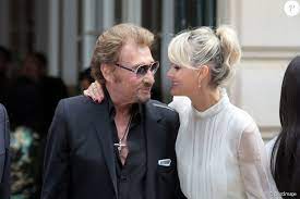 Quand le 25 mars 1996, le rockeur star disait oui à laeticia boudou à la mairie de neuilly, ils étaient pourtant si laeticia hallyday a parfois douté et s'est déjà confiée sur ses envies de quitter johnny, l'amour a toujours vaincu. 2465190 Johnny Hallyday Et Sa Femme Laeticia S 950x0 2 Direstraits