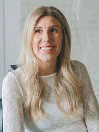 Kirsten Bennett's Instagram, Twitter & Facebook