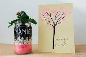 Pour l'occasion, epopia vous propose de fabriquer un bouquet de fleurs en papier à offrir à vos mamies adorées. Un Cadeau Fait Main Pour La Fete Des Mamies M Comme Blog Parental