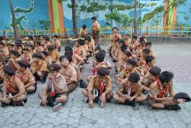 Meski lahir di surabaya, ia meneruskan sekolah menengahnya di sma kolese kanisius jakarta. Sdn Airlangga L 198 Jl Gubeng Airlangga I 2 No Telepon 031 5030246