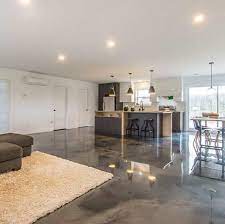 epoxidharzboden in einer wohnkuche verlegt wohnzimmer bodenbelag wohnzimmer boden haus bodenbelag