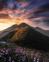 Dengan koleksi gambar pemandangan alam hd yang indah selain pemandangan pantai atau pegunungan, ada banyak gambar pemandangan lain yang juga telah kami update disini dan bisa anda download gratis. Gunung Di Indonesia Dengan Pemandangan Yang Indah Dan Menakjubkan Blog Unik