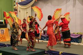 Tarian ini ditarikan mengikut laju tempo rebana, biola negeri johor adalah negeri yang masih mempertahankan genre zapin tradisional yang dinamik dan. Pendedahan Tarian Tradisional Mampu Semai Semangat Cintakan Budaya Borneo Post Online