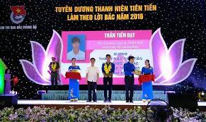 Thanh thiếu niên ít khi tranh cãi nếu hãy thử cách này: Thanh Nien Lam Theo Lá»i Bac Bai 1 Chang Sinh Vien NÄƒm Tá»'t