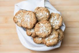 Energetici e nutrienti, ma non troppo carichi di grassi grazie alla presenza di soli 50 gr di burro, si guadagnano subito l'etichetta di biscotti sani ma di gusto. Biscotti Al Miele E Crusca Di Avena Molino Chiavazza