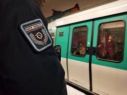 Payment by card requires a french credit card. Soiree Du Nouvel An A Paris La Liste Des Stations De Metro Fermees Apres Le Couvre Feu Actu Paris