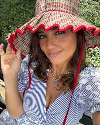 Ok, so even thought I posted this yesterday in a 2nd slide, I'm giving it a  stand alone post today because…. 1. I tagged and wrote who made these  stunning rings, but