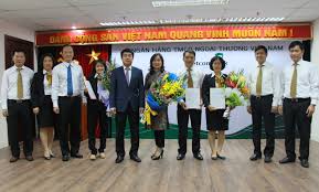 Bà con trong cộng đồng người việt ở thủ đô athens gọi một người hy lạp với cái tên thân mật là bác lập.bà con cho biết hàng chục năm qua, ông đã tận tụy đóng góp công sức vào việc xây dựng, phát triển cộng đồng người việt. Vietcombank Cong Bá»' Cac Quyáº¿t Ä'á»‹nh Vá» Cong Tac Can Bá»™ Táº¡i Vcbl Báº£n Tin Vcbl