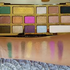 This eyeshadow pallet, will take you from a casual outing, to a night on the town, in a very short time! Enamel Girl Too Faced Chocolate Gold Eyeshadow Palette Swatches And Review
