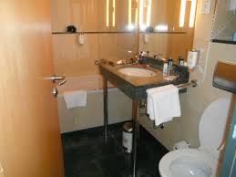 Come inn hotel es un moderno hotel de gestión privada que se distingue por su excelente ubicación, en la popular calle kurfürstendamm de berlín. Bathroom Bild Von Come Inn Berlin Kurfurstendamm Opera Tripadvisor